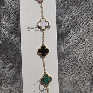 Elegant Gold and Black Clover Bracelet